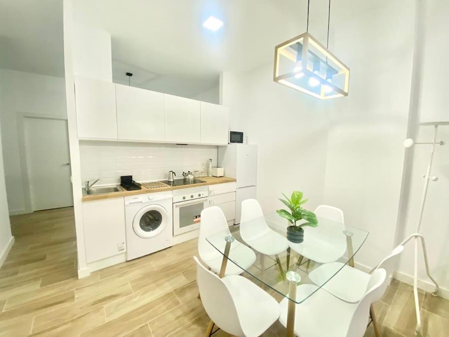 Puente Praga Aparment Apartment มาดริด ภายนอก รูปภาพ